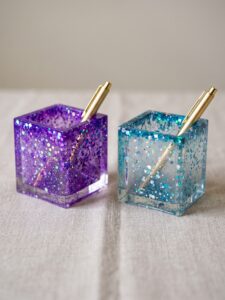 Lapicero / Portapinceles Cúbico de Resina con Glitter Holográfico